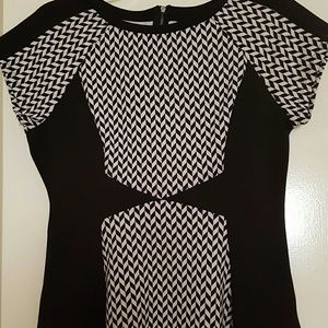 Petite Med. Black & white blouse.
